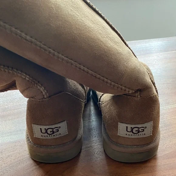 UGG Classic Boot - Picture 3 of 5